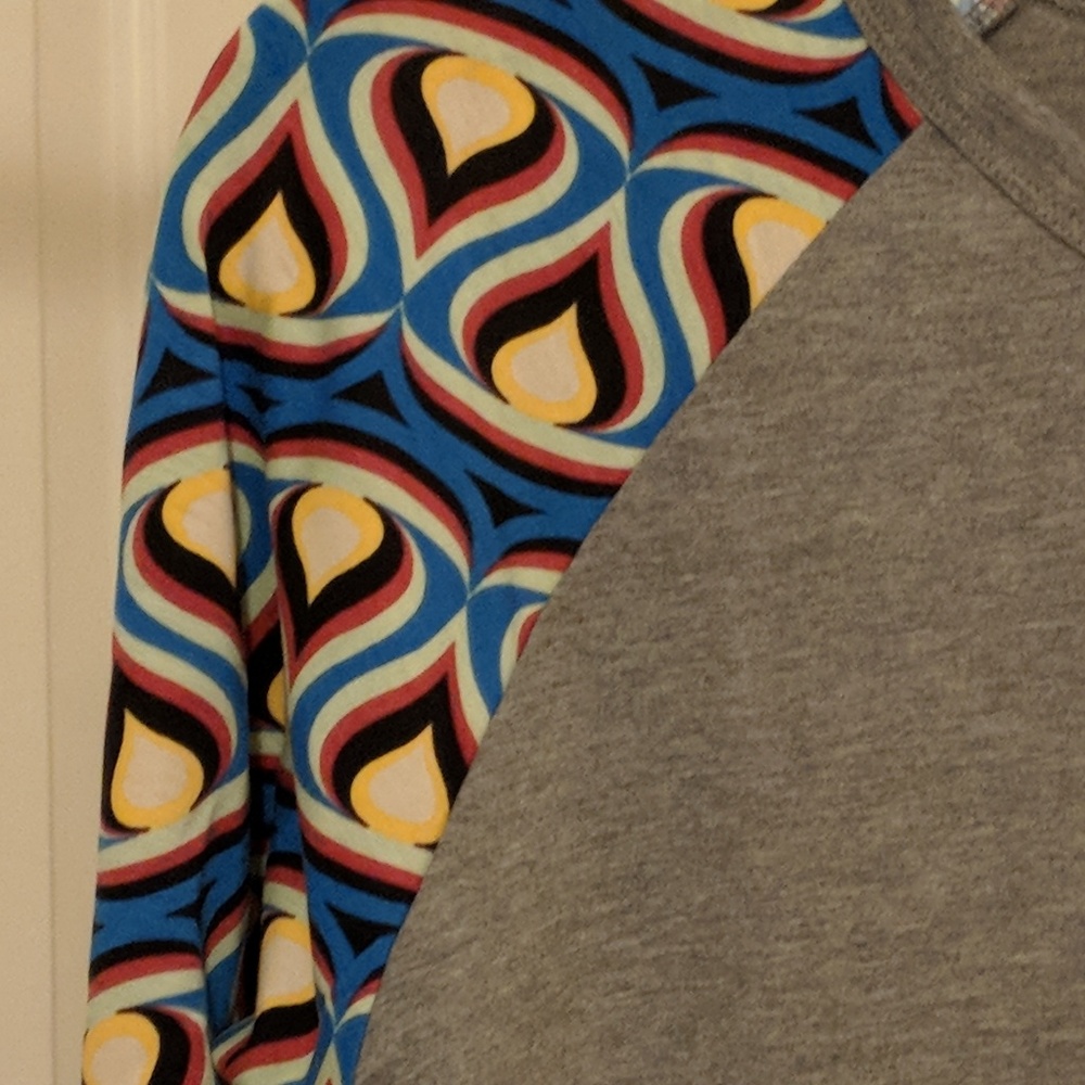 LuLaRoe Randy Tee - Picture 3 of 6